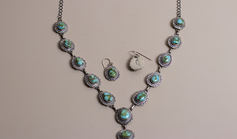 Sonoran Gold Lariat Necklace Set