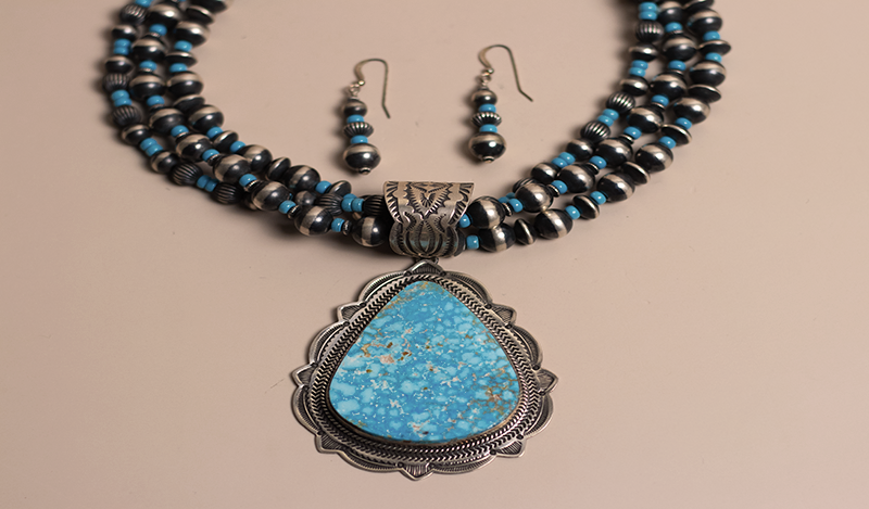 Happy Piasso Beaded Pendant Necklace Set