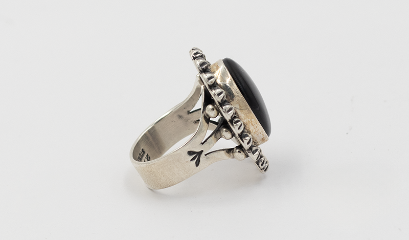 Round Onyx Star Ring