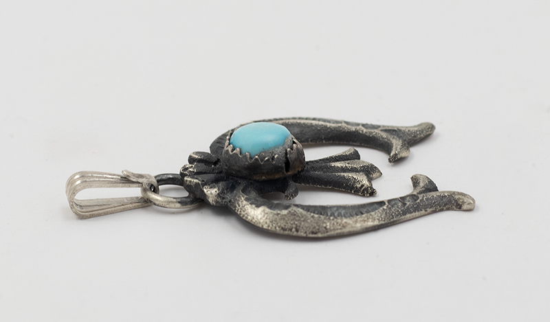 Medium Single Stone Naja Pendant